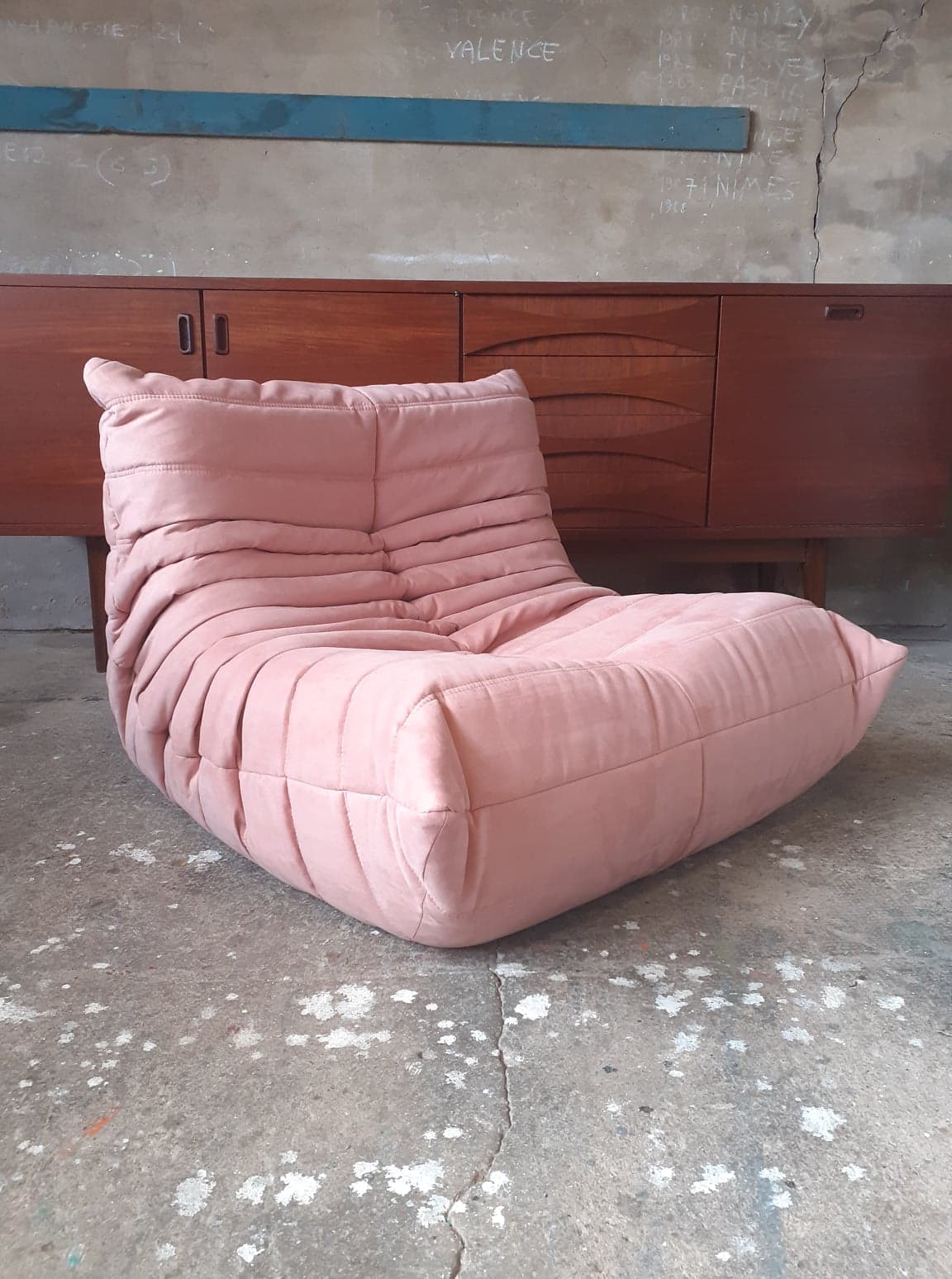 Fireside chair Togo rose by Michel Ducaroy for Ligne Roset