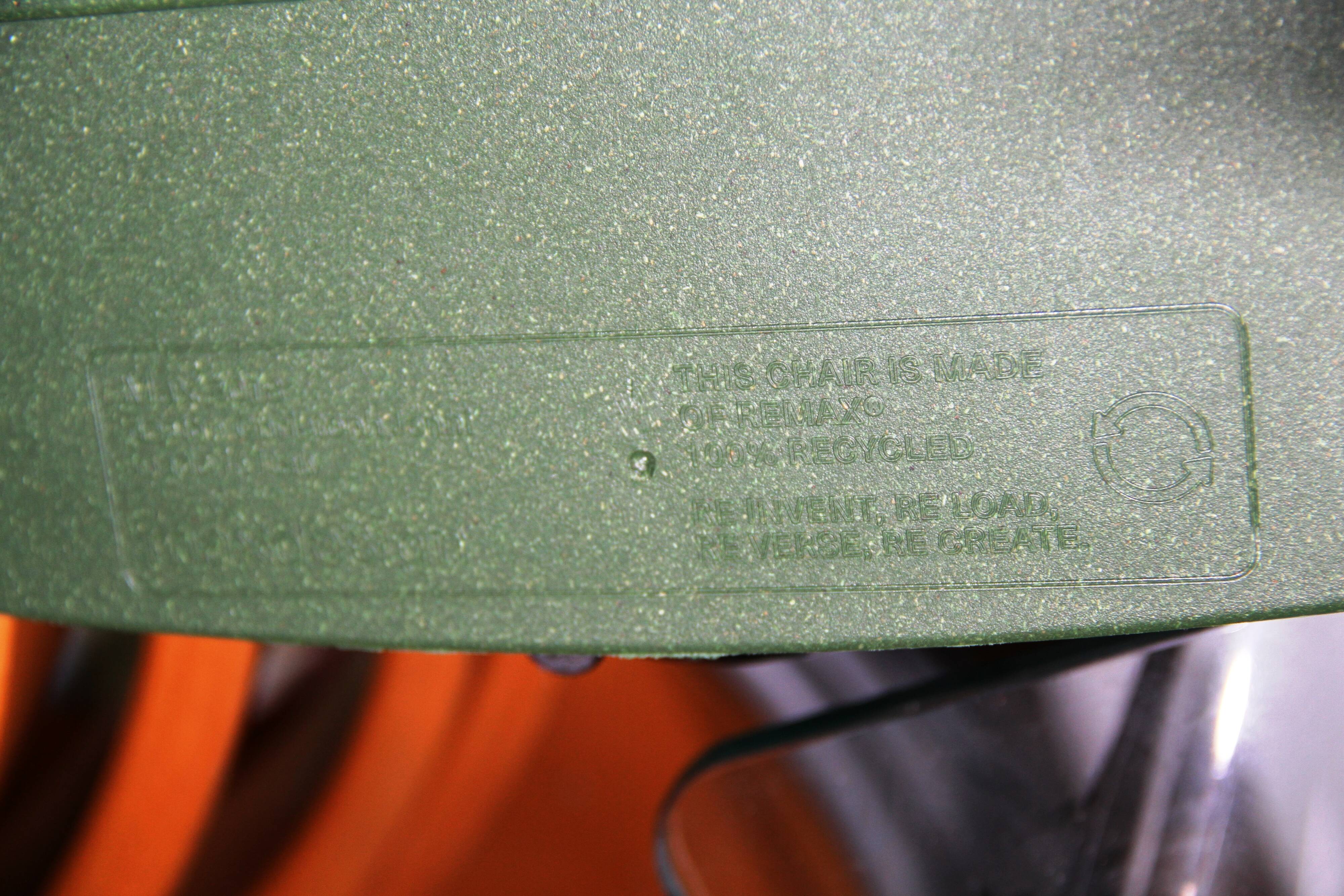 Suite of 6 Remax chairs