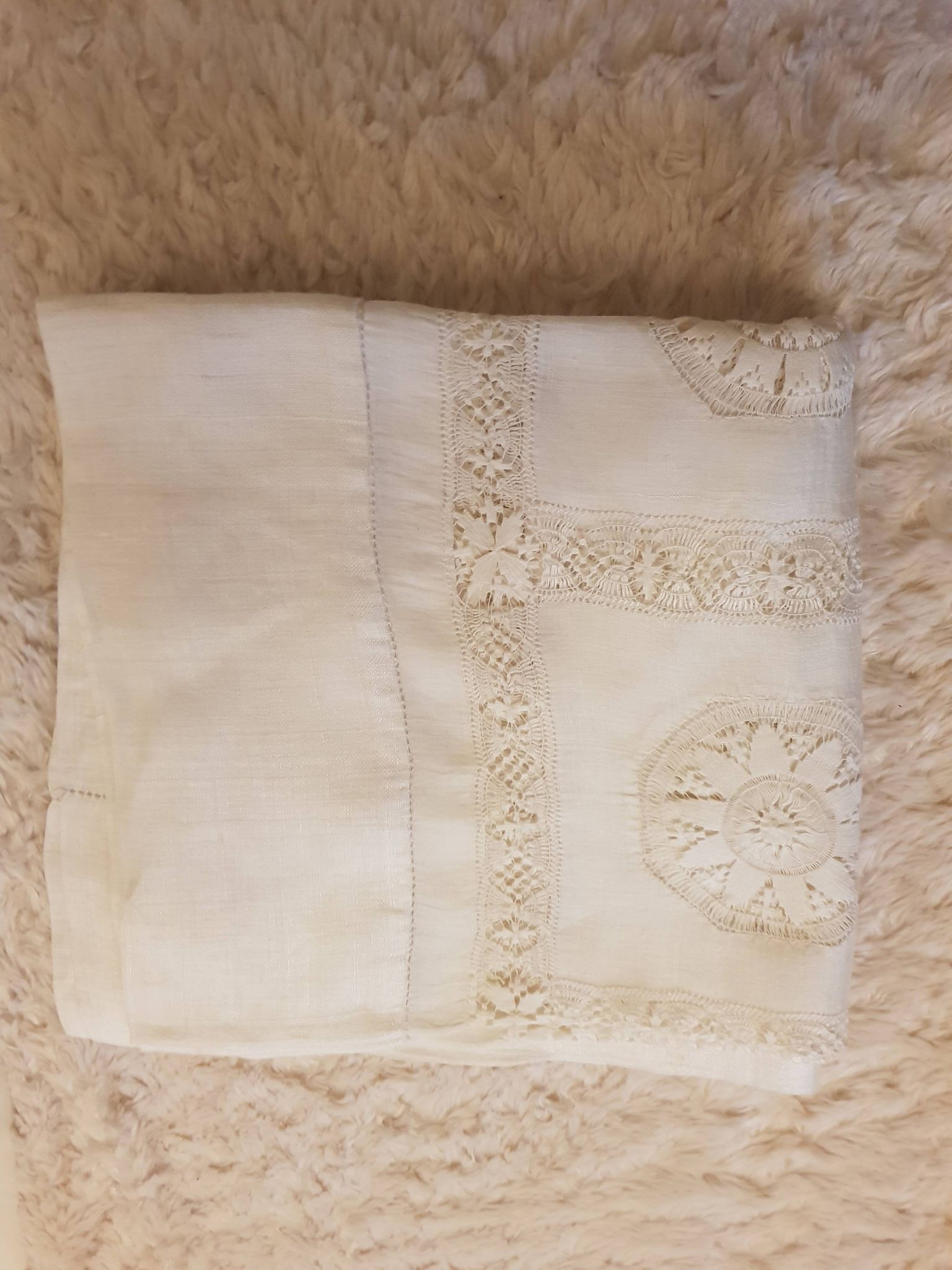 Nappe brodée main
