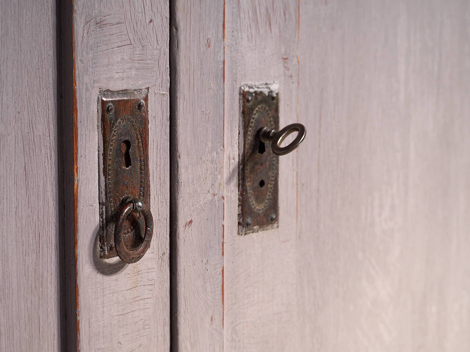 Antique purple chest of drawers (c.1920)
