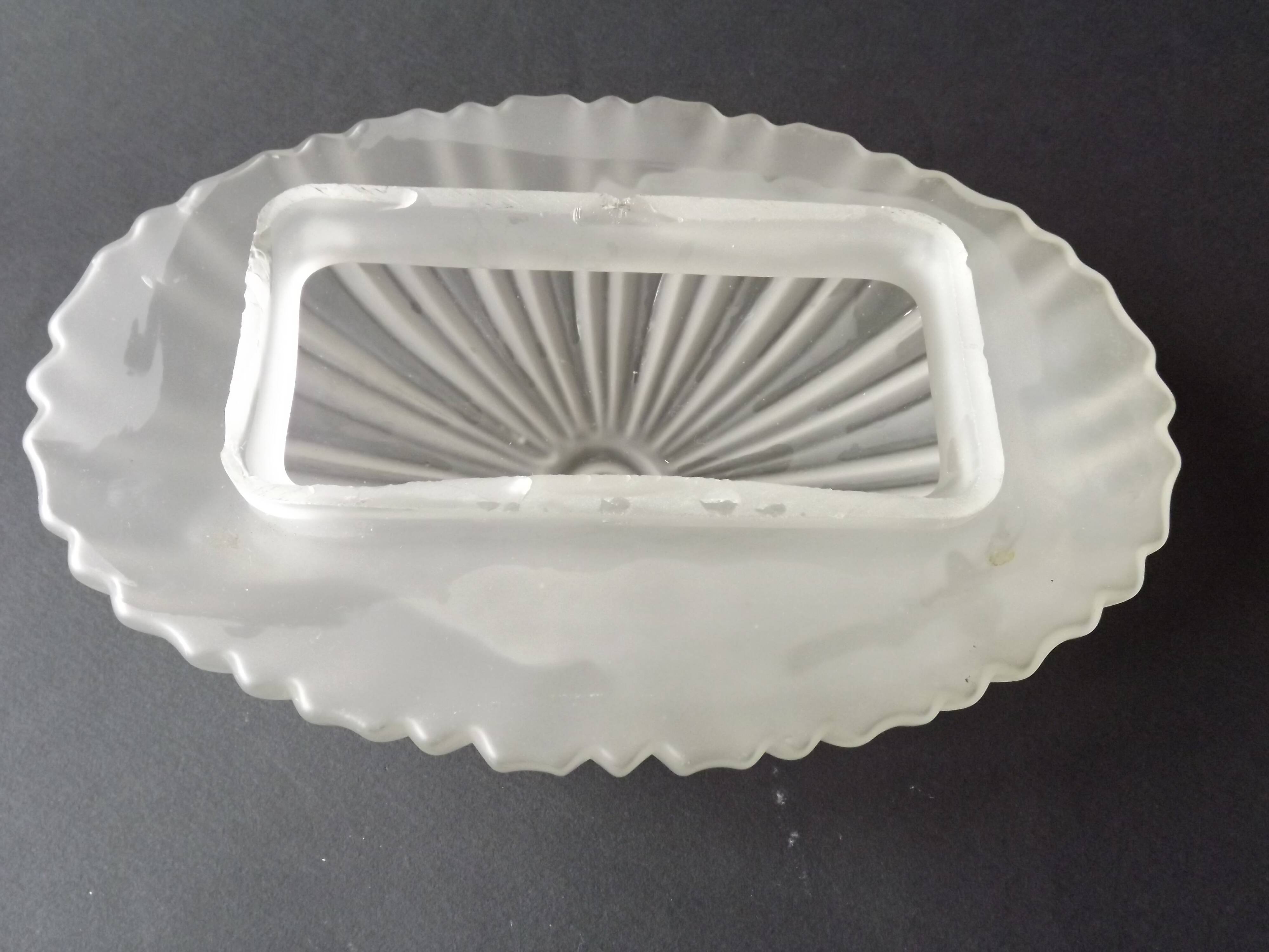 Applique murale en verre blanc opaque de style Art déco, France années 1970