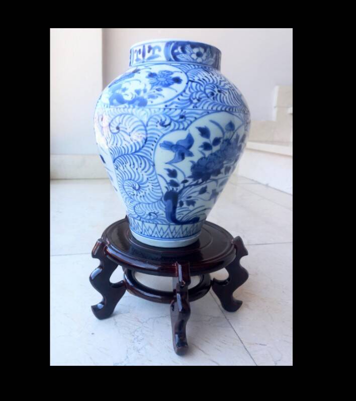 Japanese Edo ble and white vase