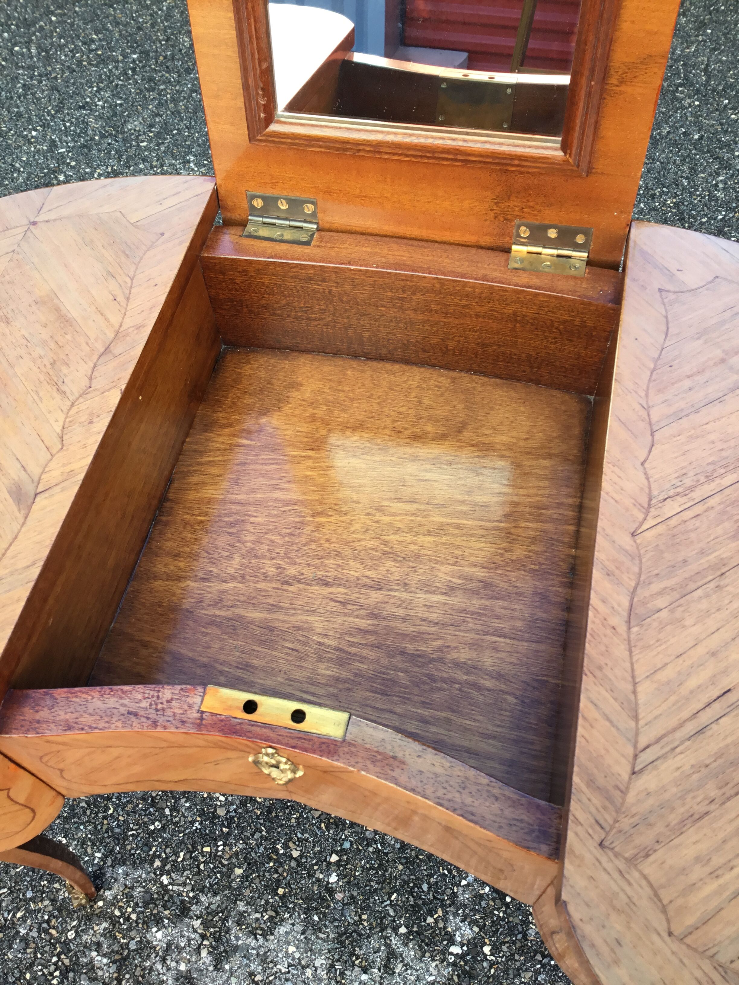 Dressing table marking rosewood