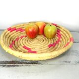 Basket of round straw