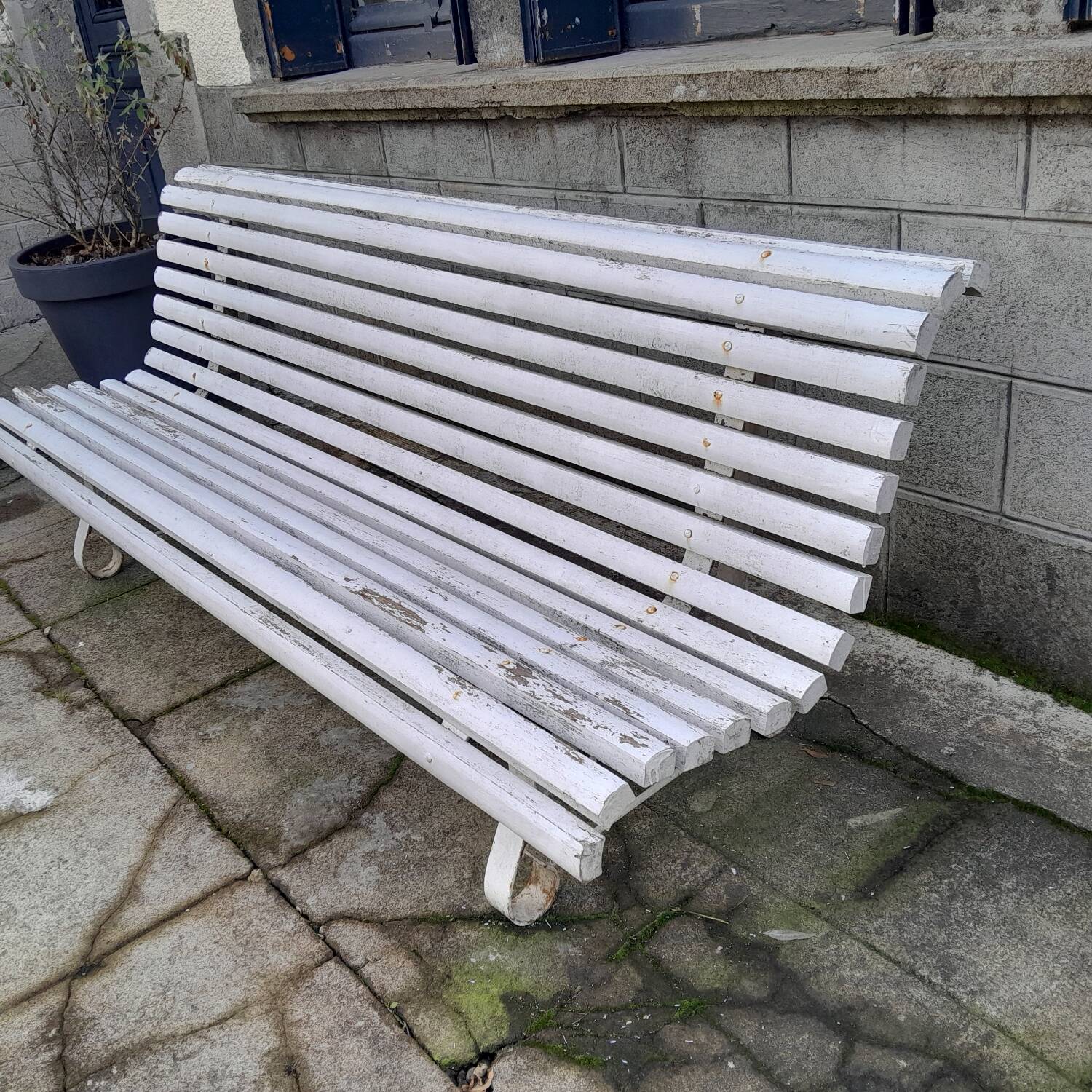 Outdoor bench
