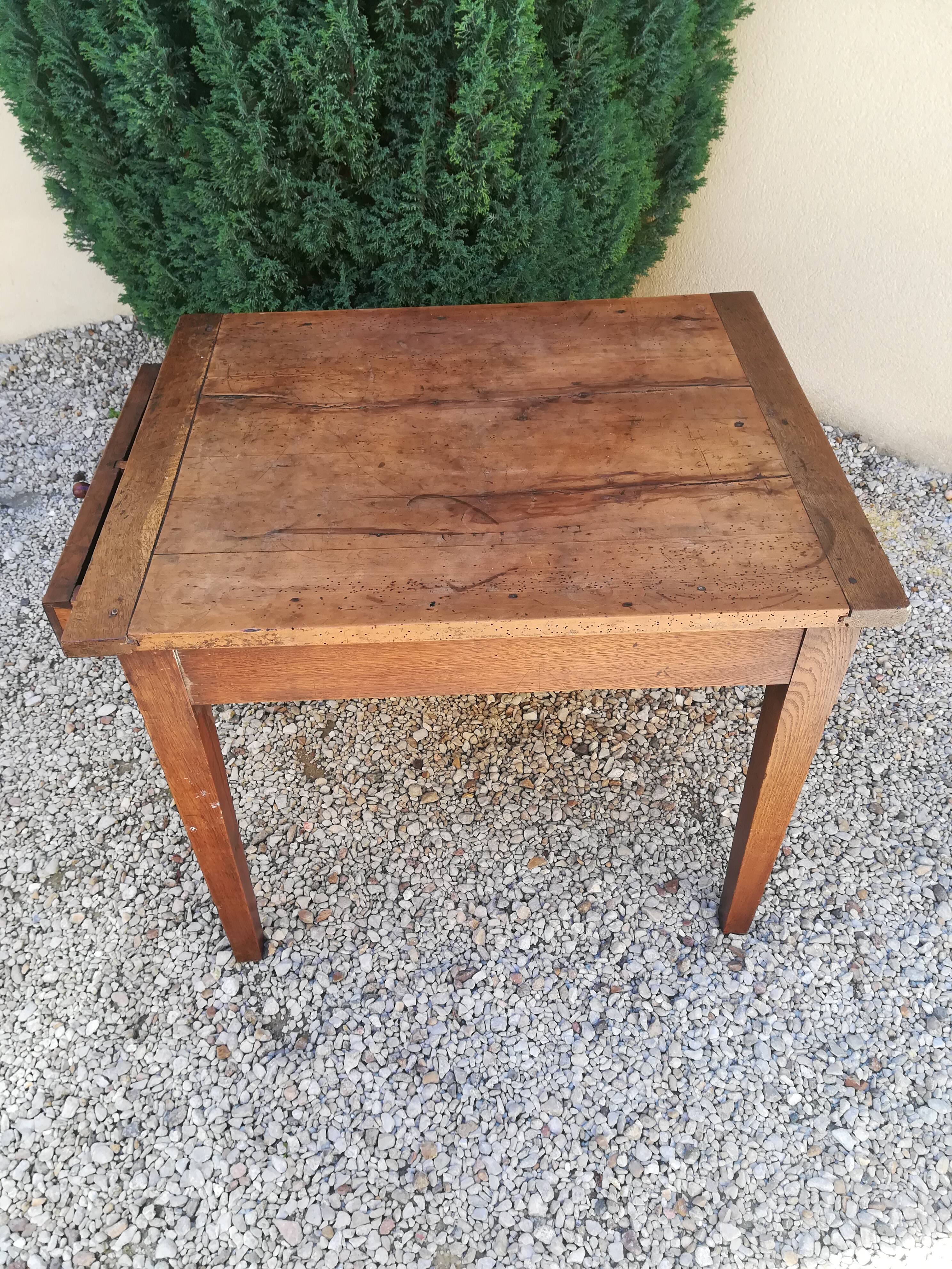 Table in oak and mahogany