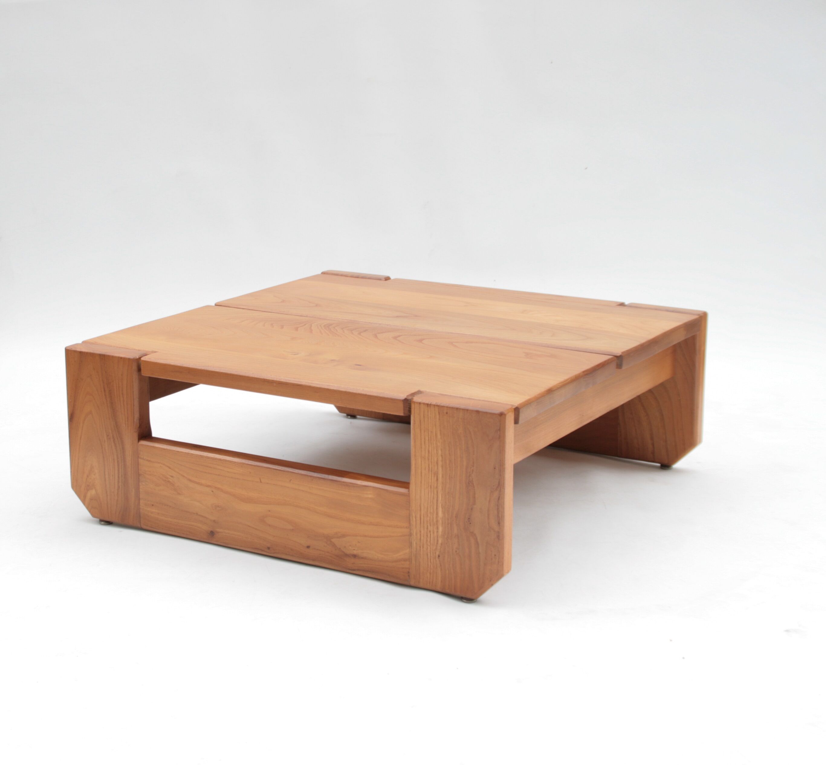 Table basse en orme par la Maison Regain, 1960