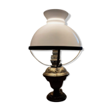 Ancienne lampe à pétrole électrifiée