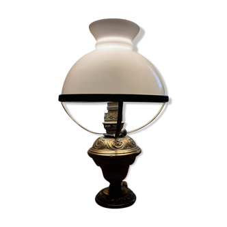 Ancienne lampe à pétrole électrifiée
