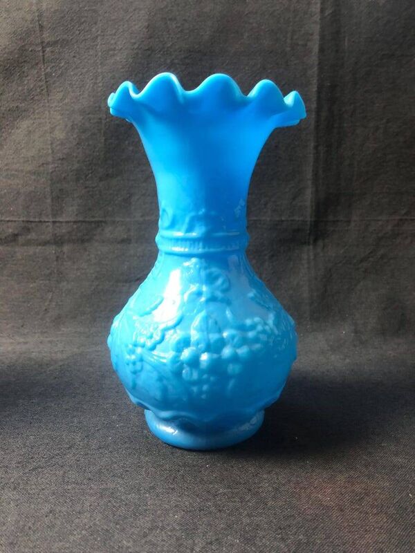 2 vases Art Nouveau en verre opalin bleu