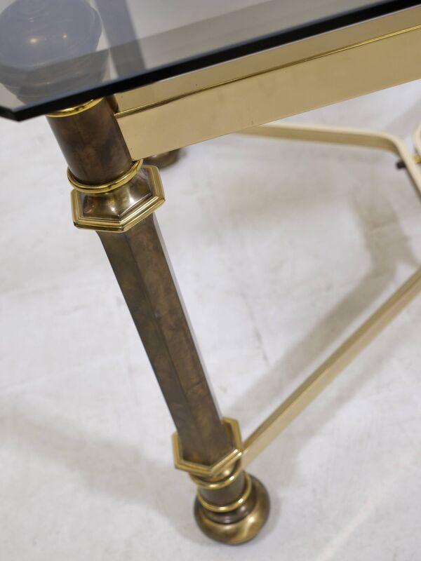 Table basse en laiton et verre fumé de style Hollywood Regency, 1970