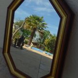 Octagonal mirror in solid cherry wood in 3 colors which can be placed in the desired direction