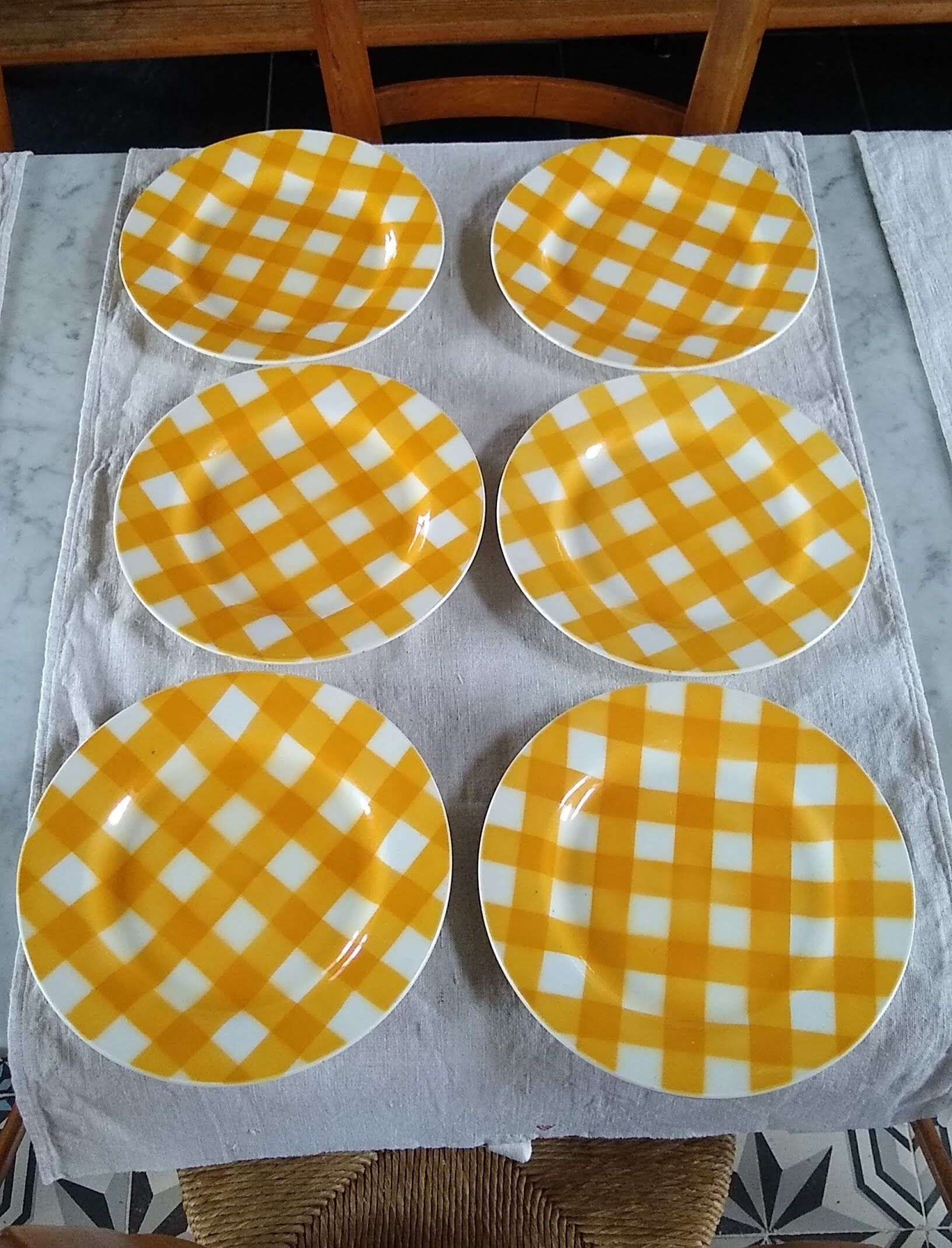 6 yellow gridded plates from the 50s-60s
