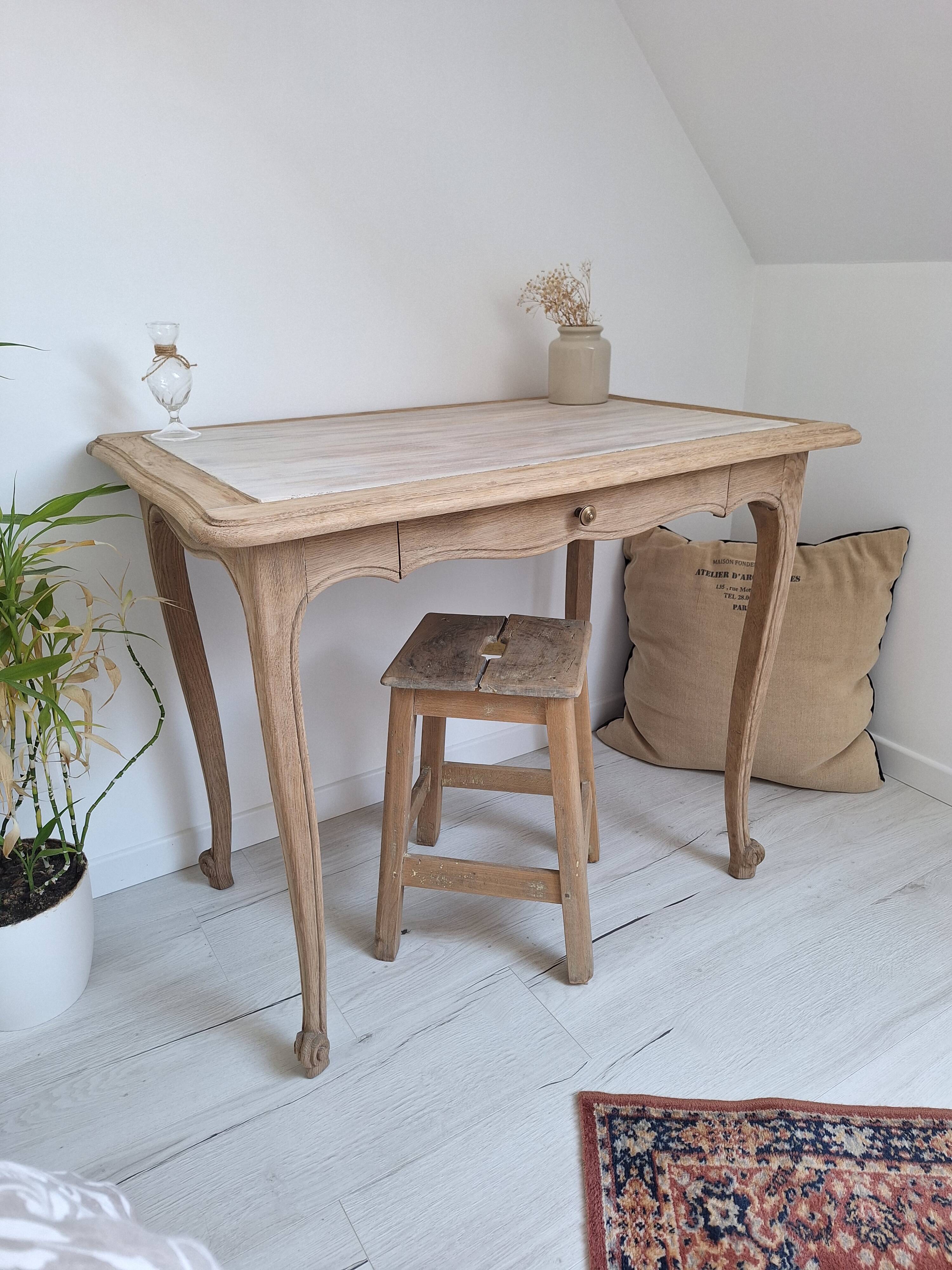 Bureau ancien de style Louis XV esprit campagne chic