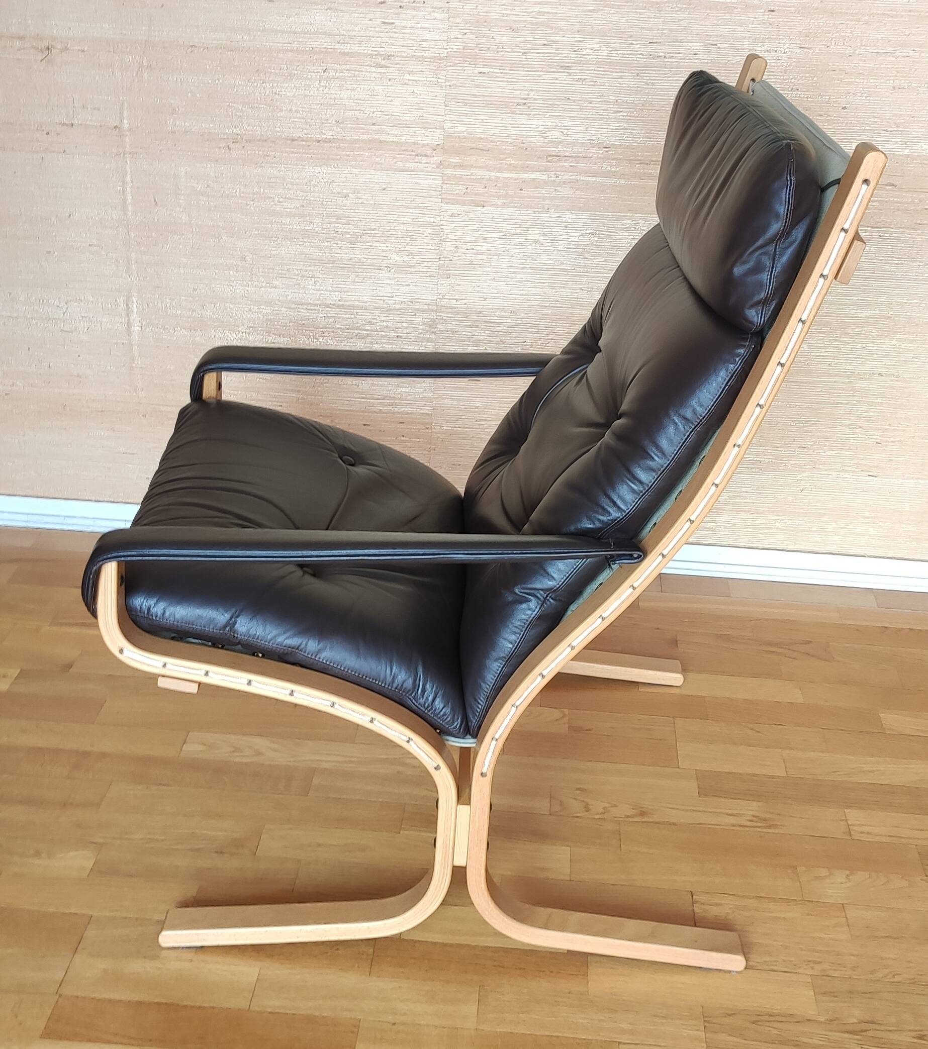 Siesta armchairs + footrest