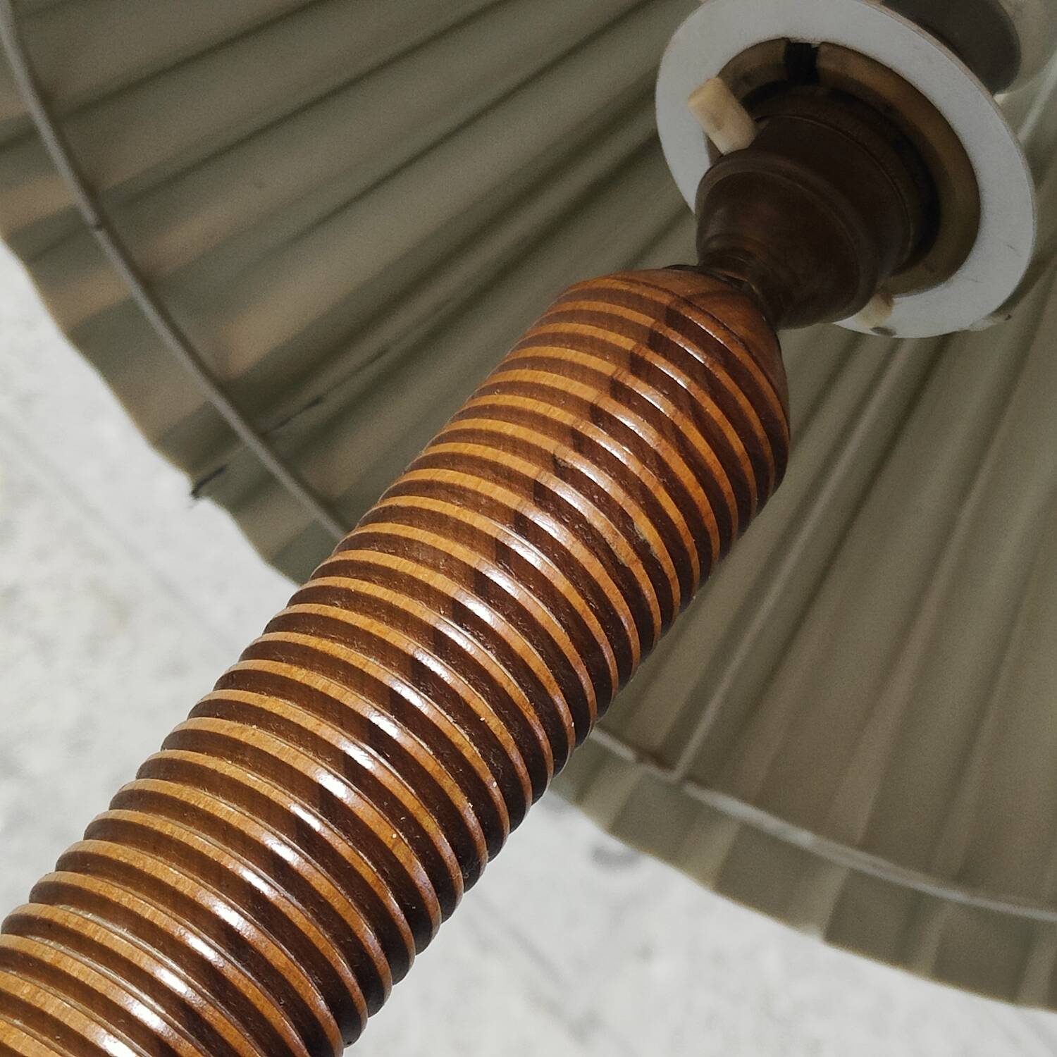 Art deco lamp in turned wood 1930