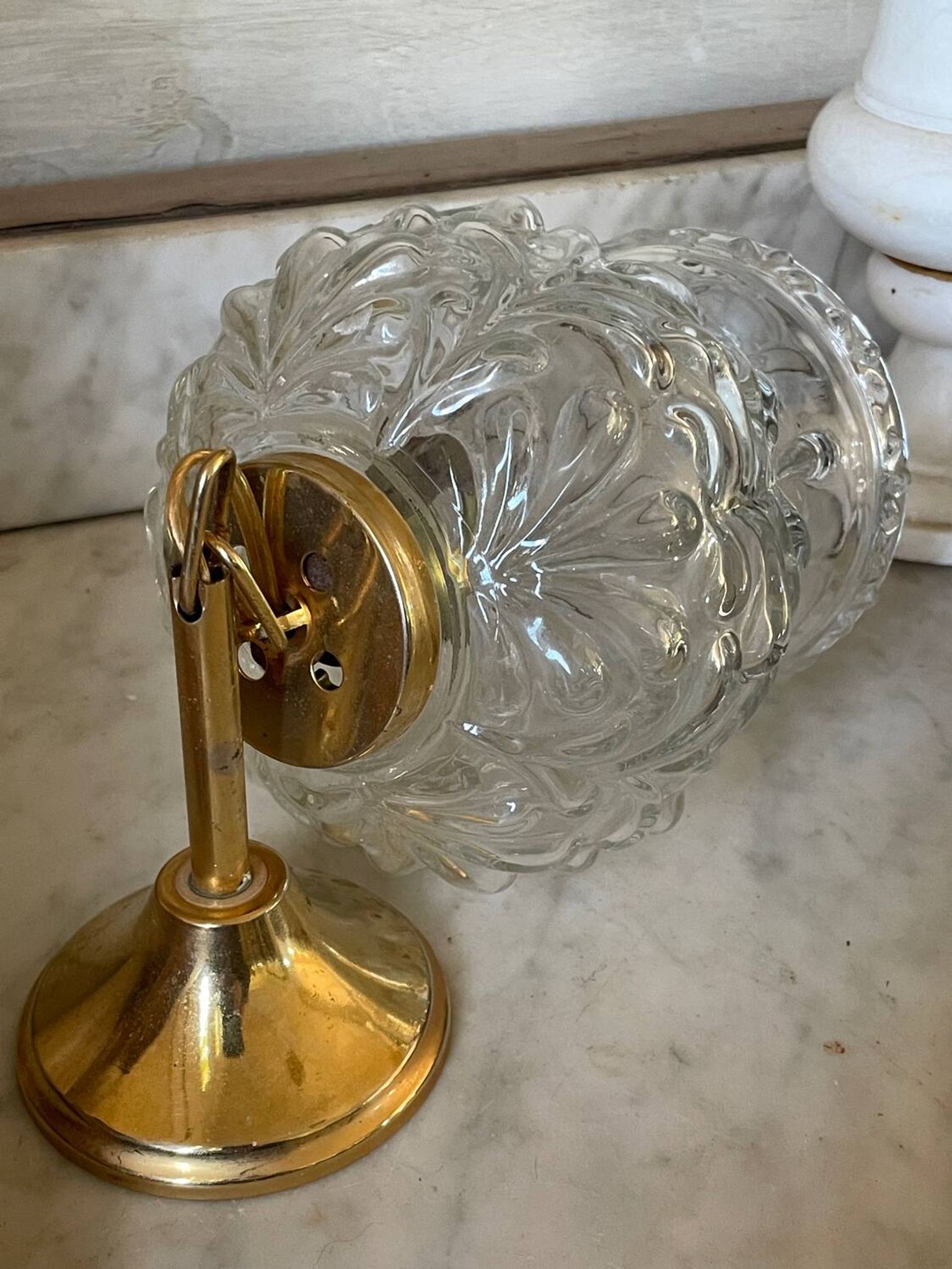 Suspension en verre moulé et métal doré vintage