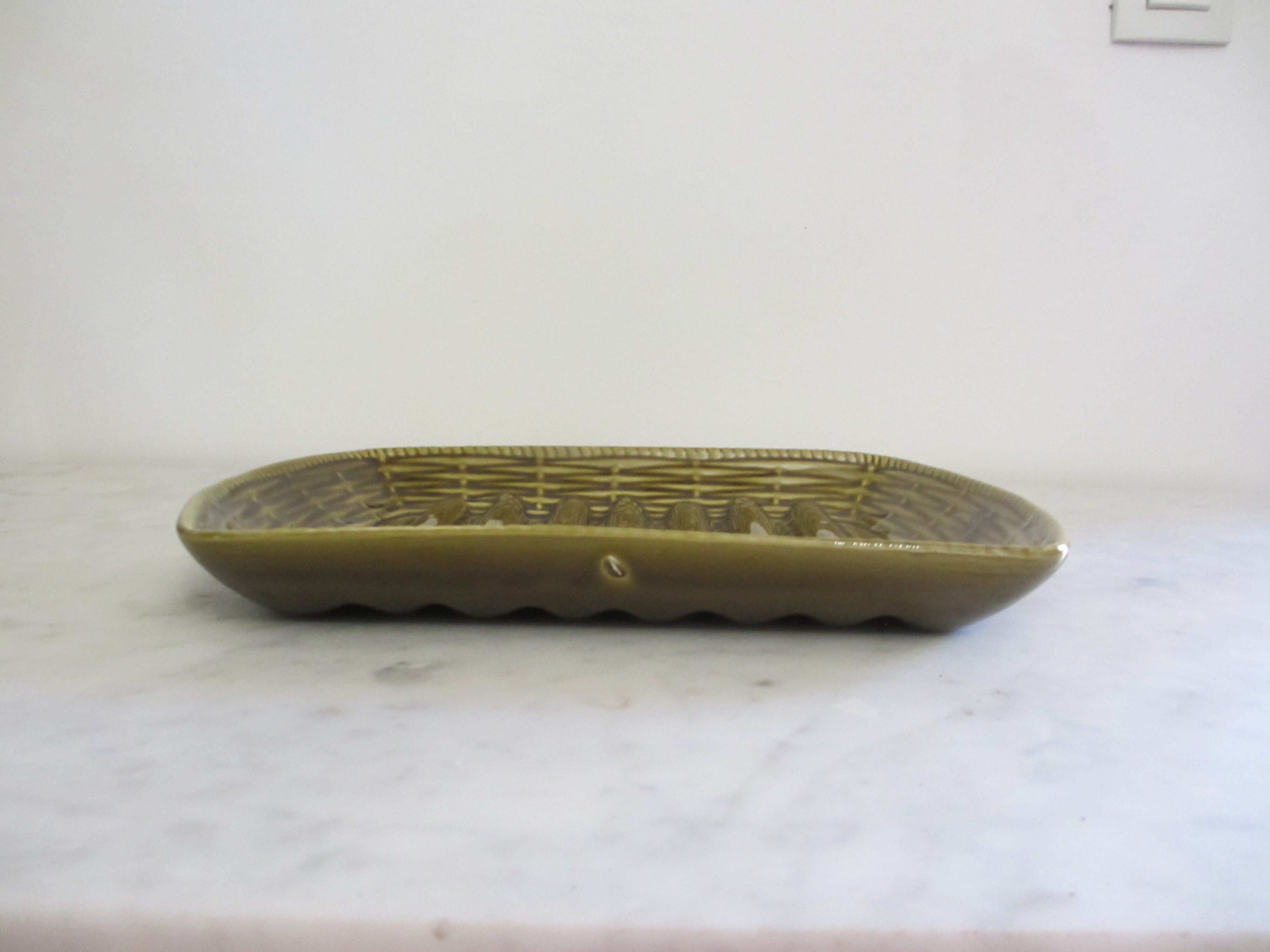 Asparagus serving dish