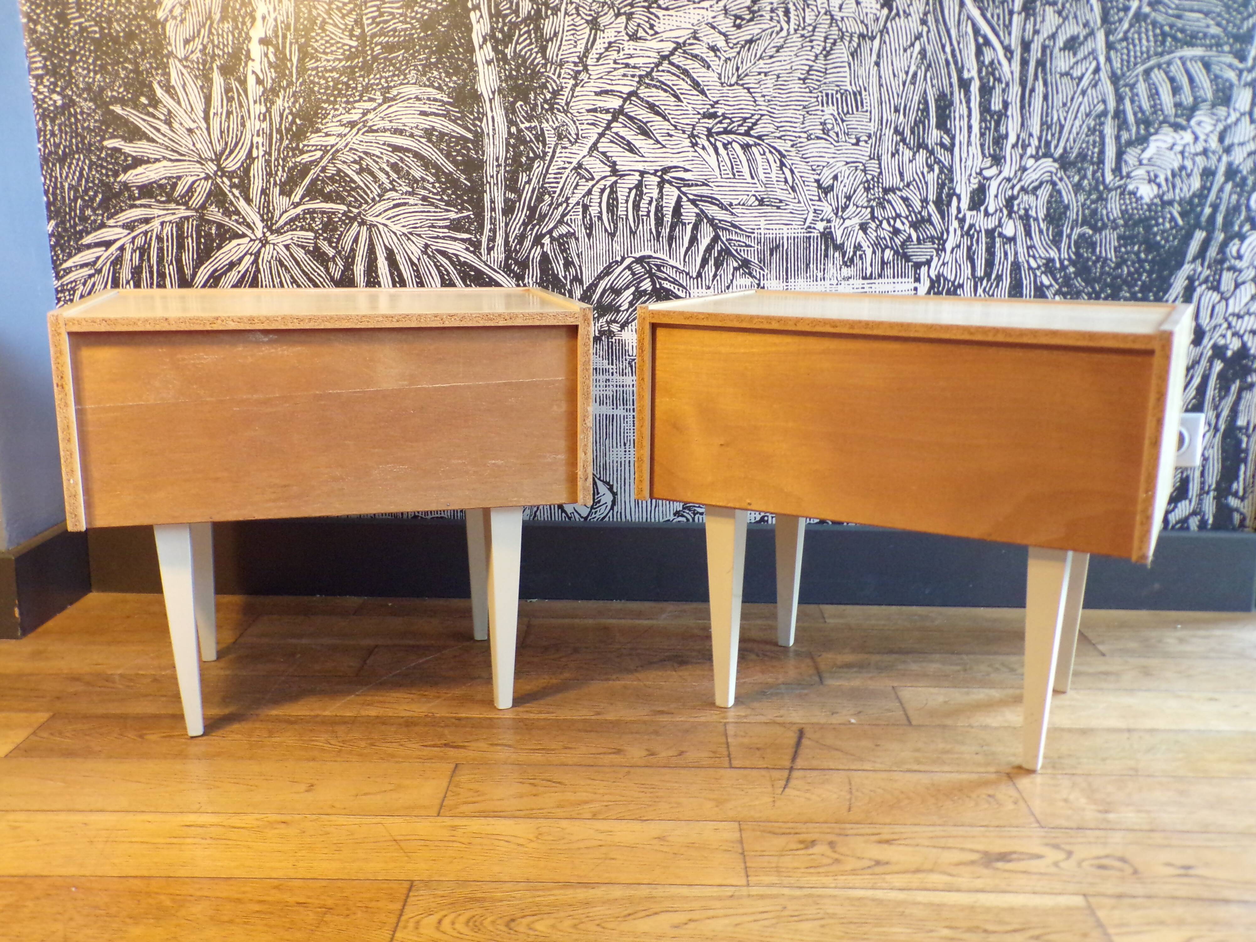 Paire de chevets vinatge en bois blanchi