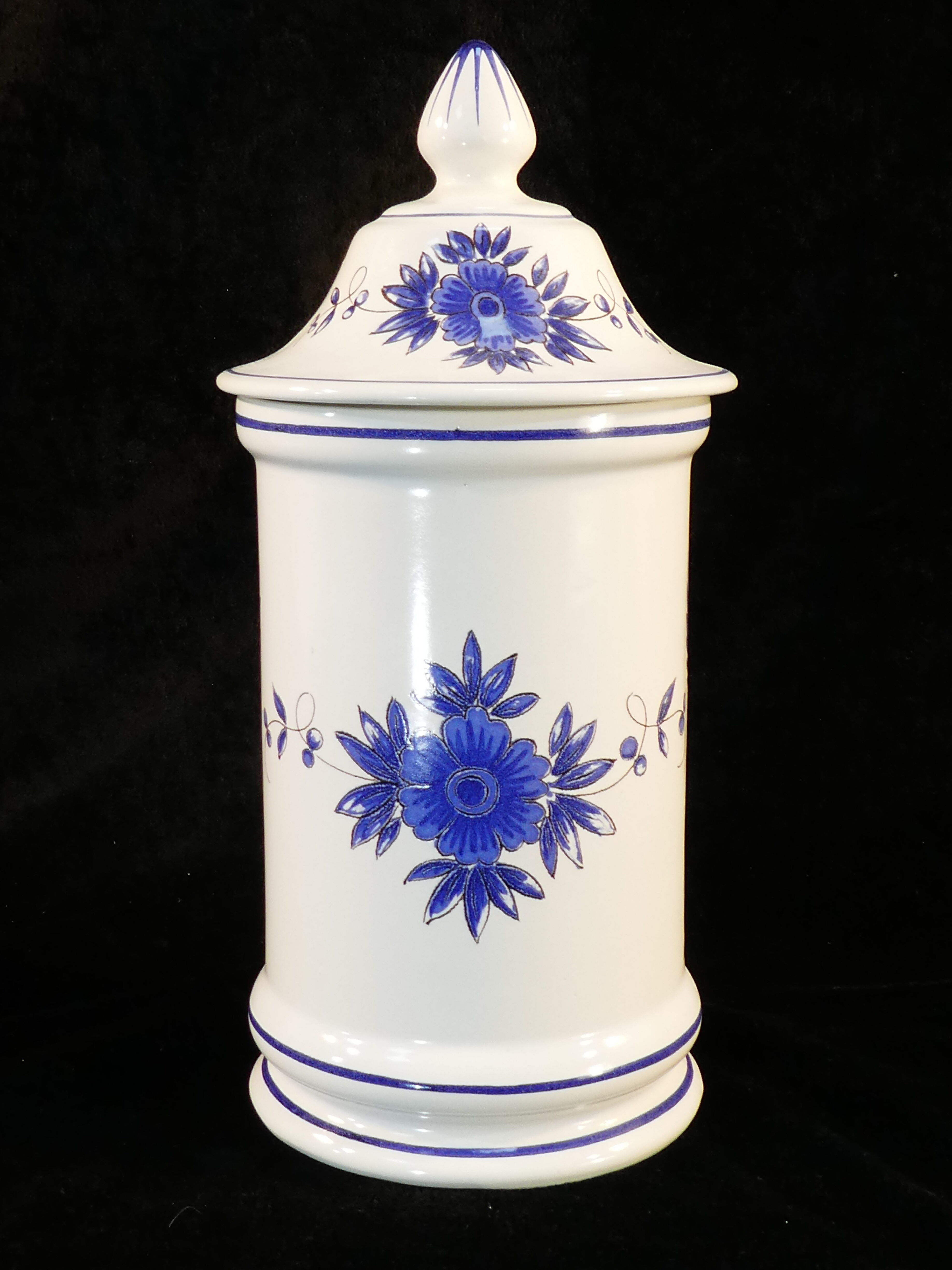 Pot a pharmacy - ext- ruscus. ac in faience of st clement