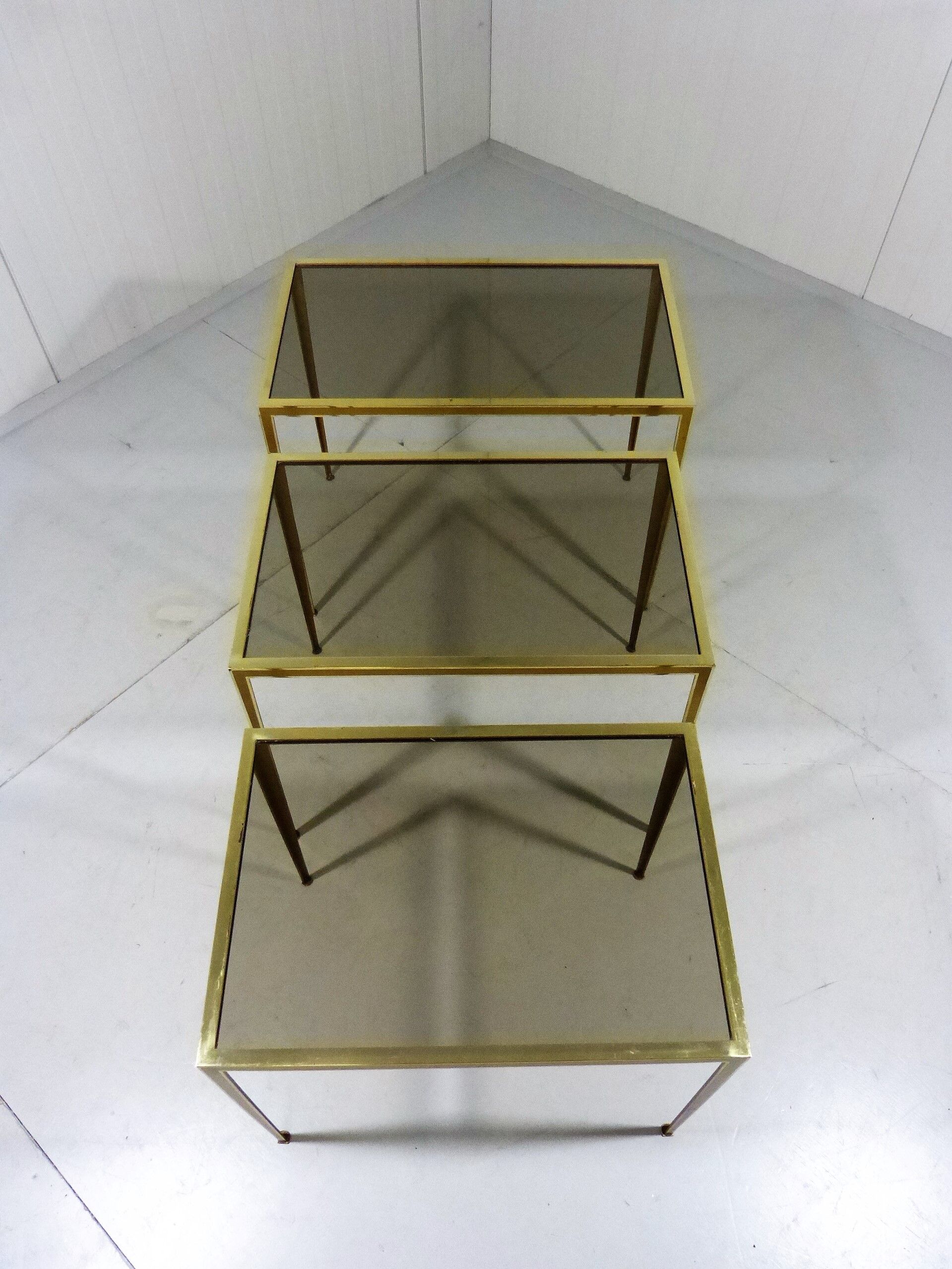 Set nesting tables in brass & glass by Deutsche Vereinigte Werkstätten
