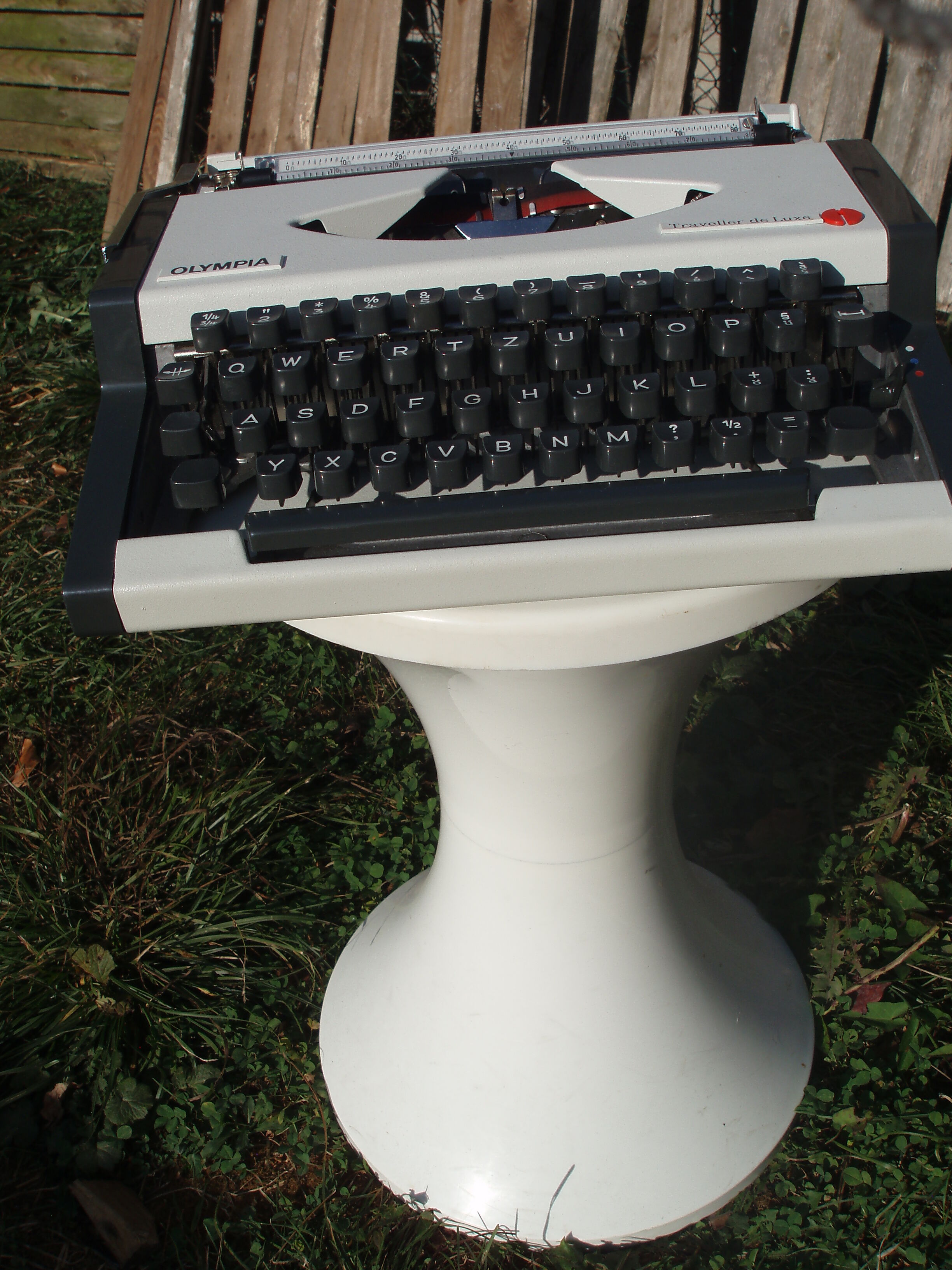 Revised typewriter and Olympia Traveller luxury with his satchel