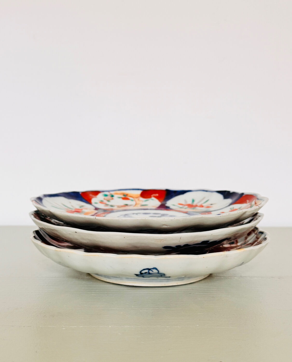 3 Imari porcelain plates from Japan, 19th century