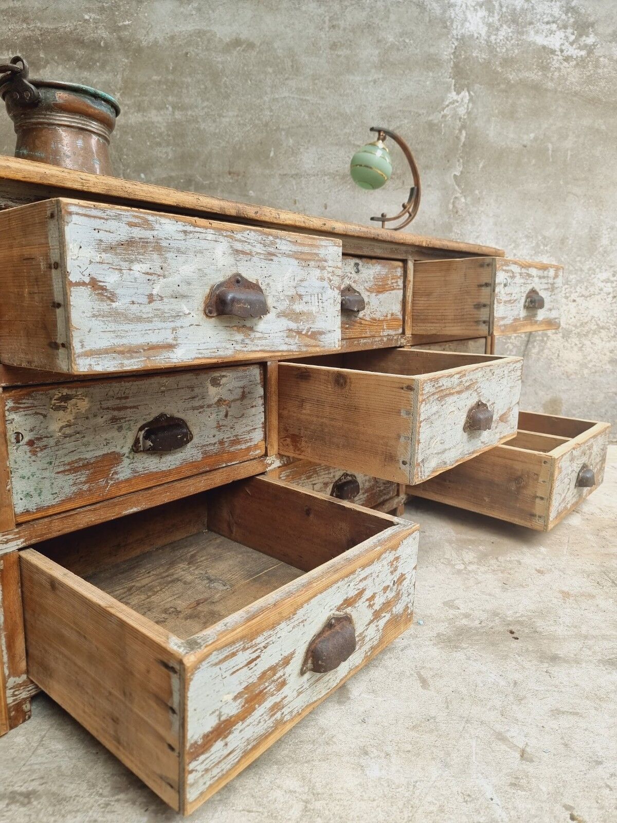 Workshop chest of drawers