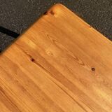 Rectangular coffee table in solid pine wood.