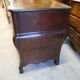 Commode Louis XV tombeau en noyer du XVIIème siècle