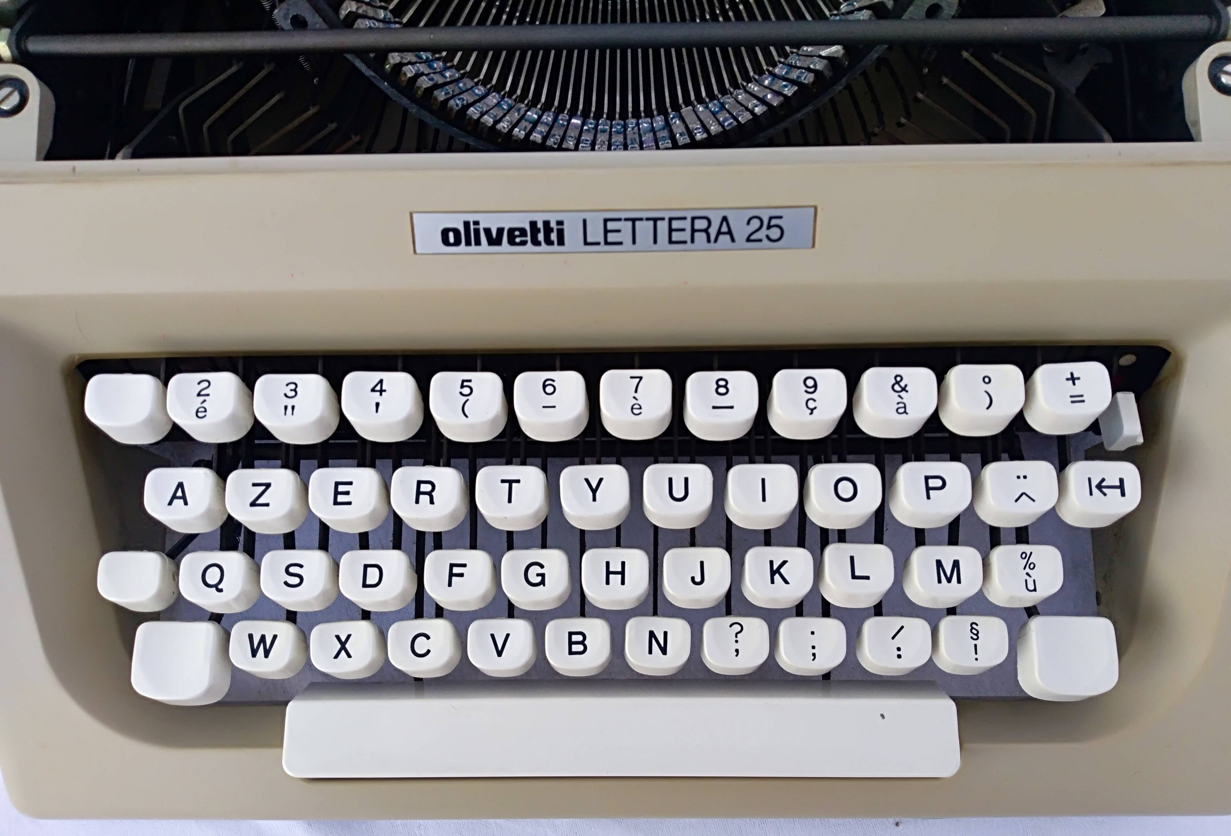 Olivetti lettera 25 typewriter, 1970s, with its carrying case