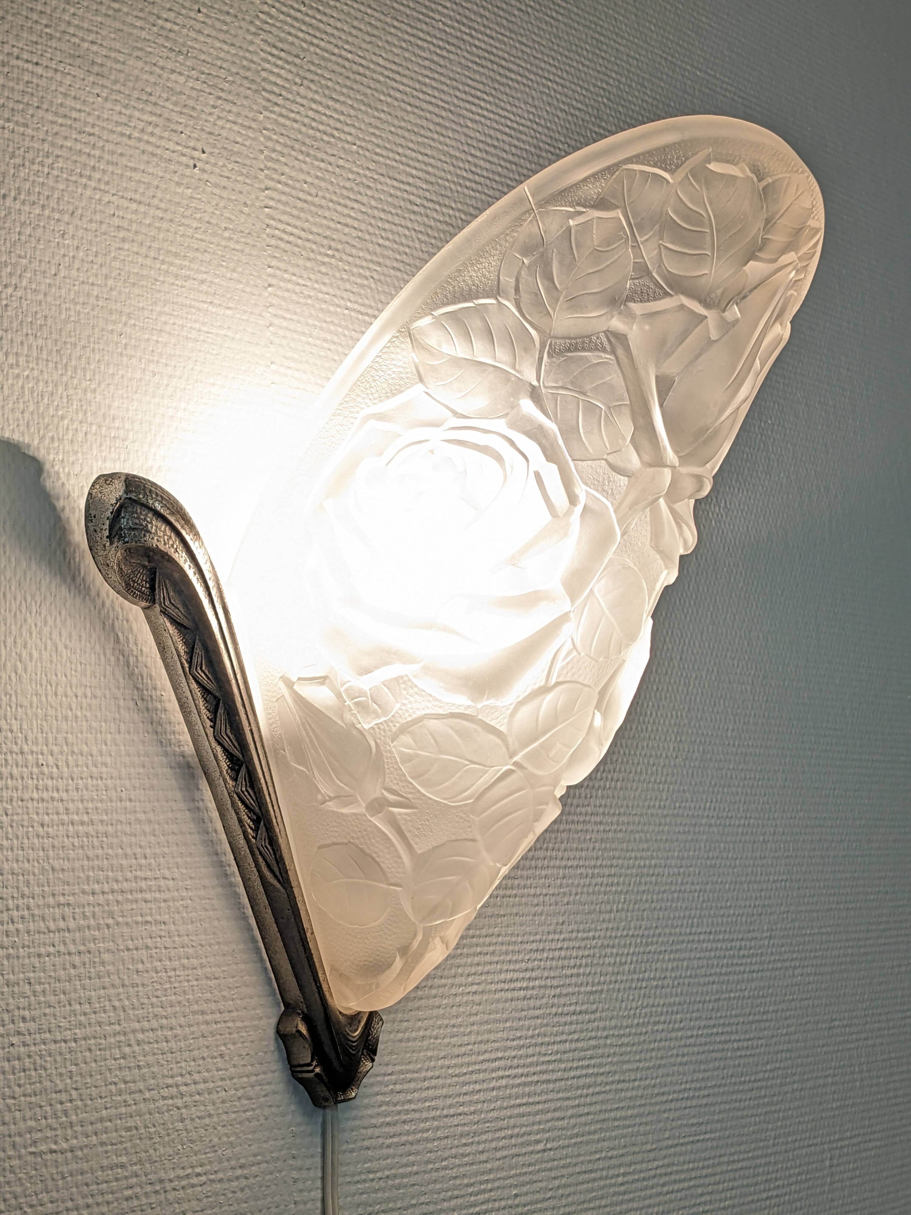Art Deco wall lamp in frosted glass and nickel-plated bronze circa 1920