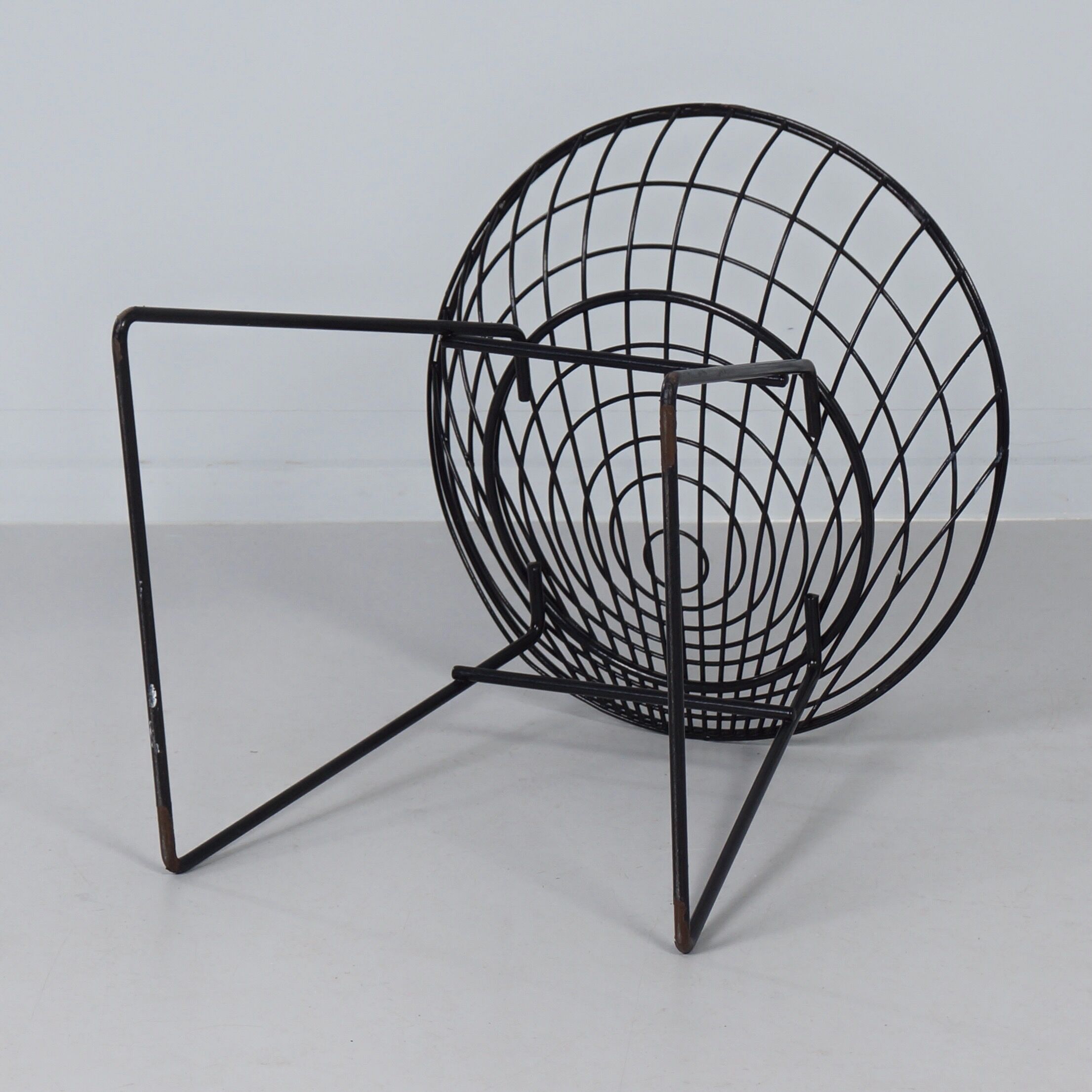 Black Pastoe KM05 wire stool – Braakman & Dekker