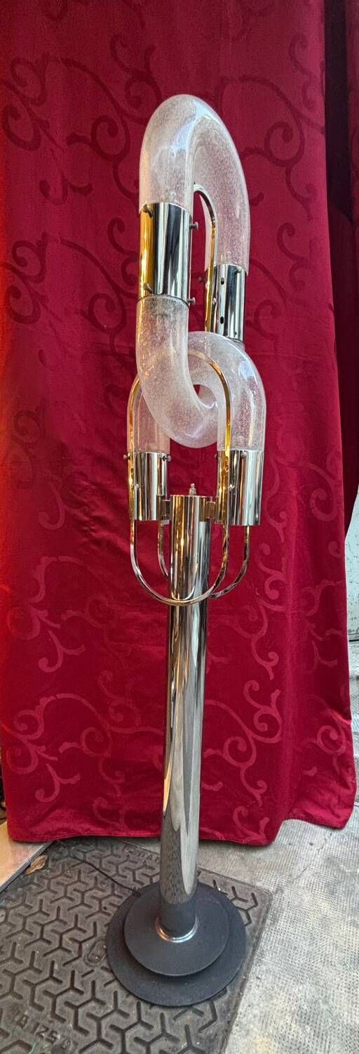 Vintage sculptural floor lamp in chrome metal and glass from the 1970s.