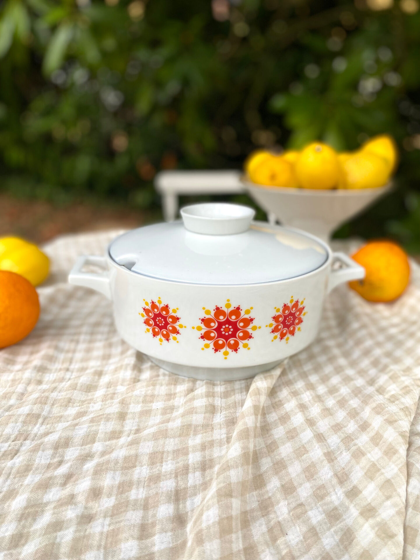 Covered soup tureen Winterling, 70s pop decor