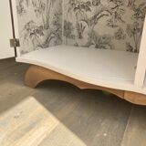 Asymmetrical cabinet