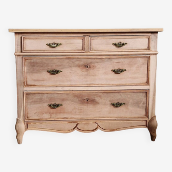Pretty and old Louis XV chest of drawers