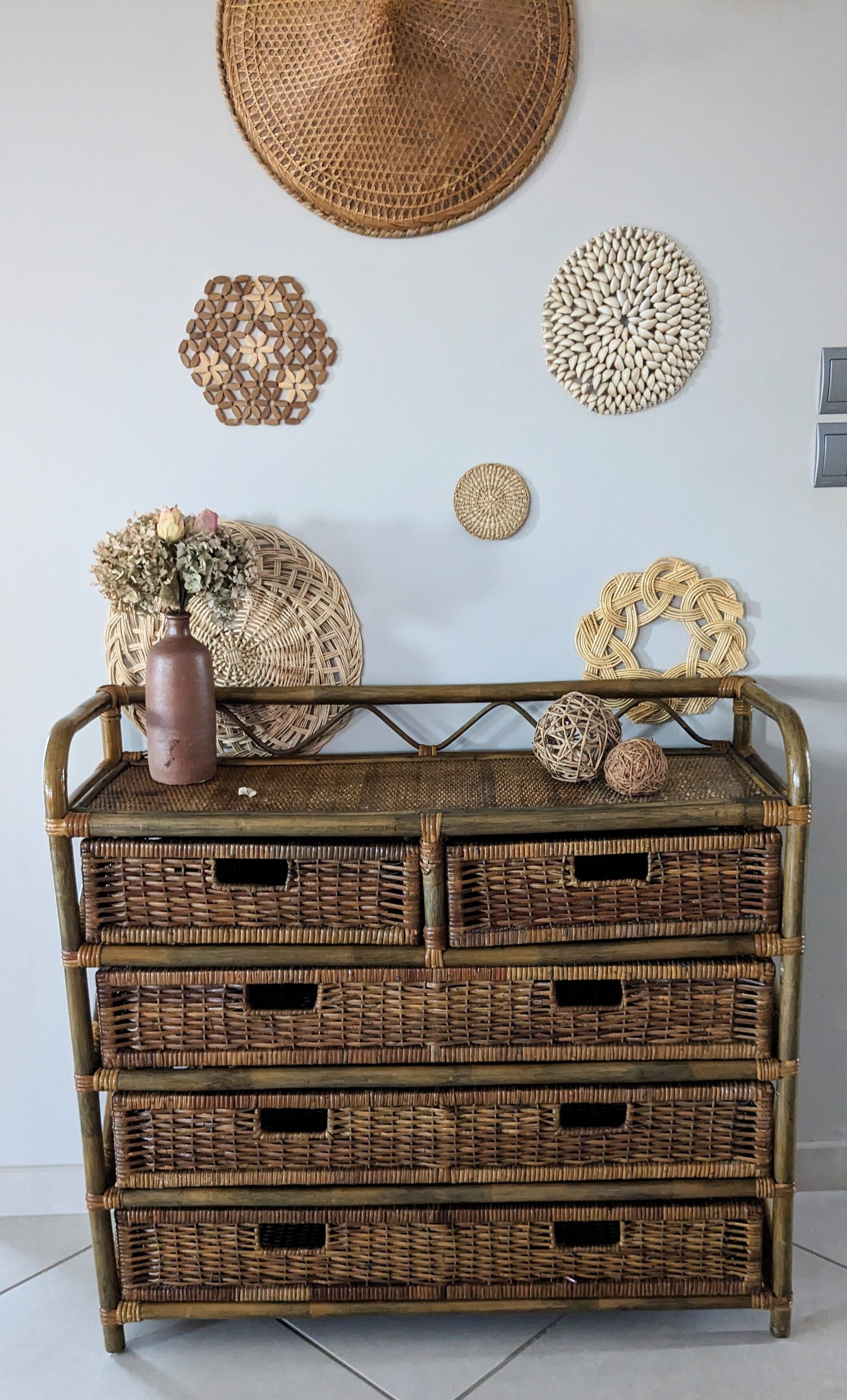 Commode vintage en rotin et osier