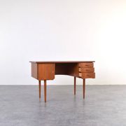 Bureau en teck danois des années 1960.