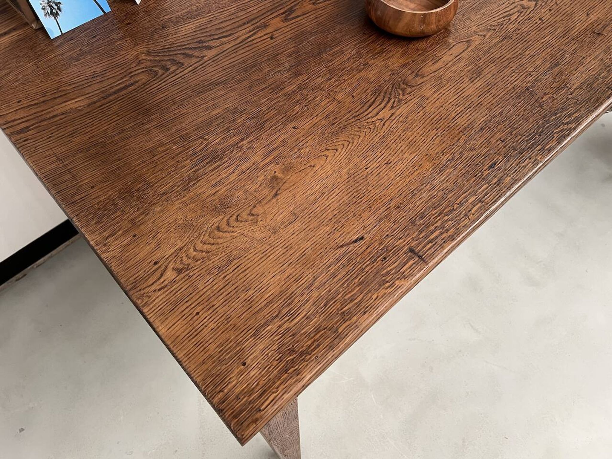 Grande table écritoire des années 40 en chêne massif