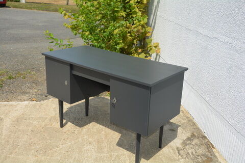Bureau de style scandinave peint