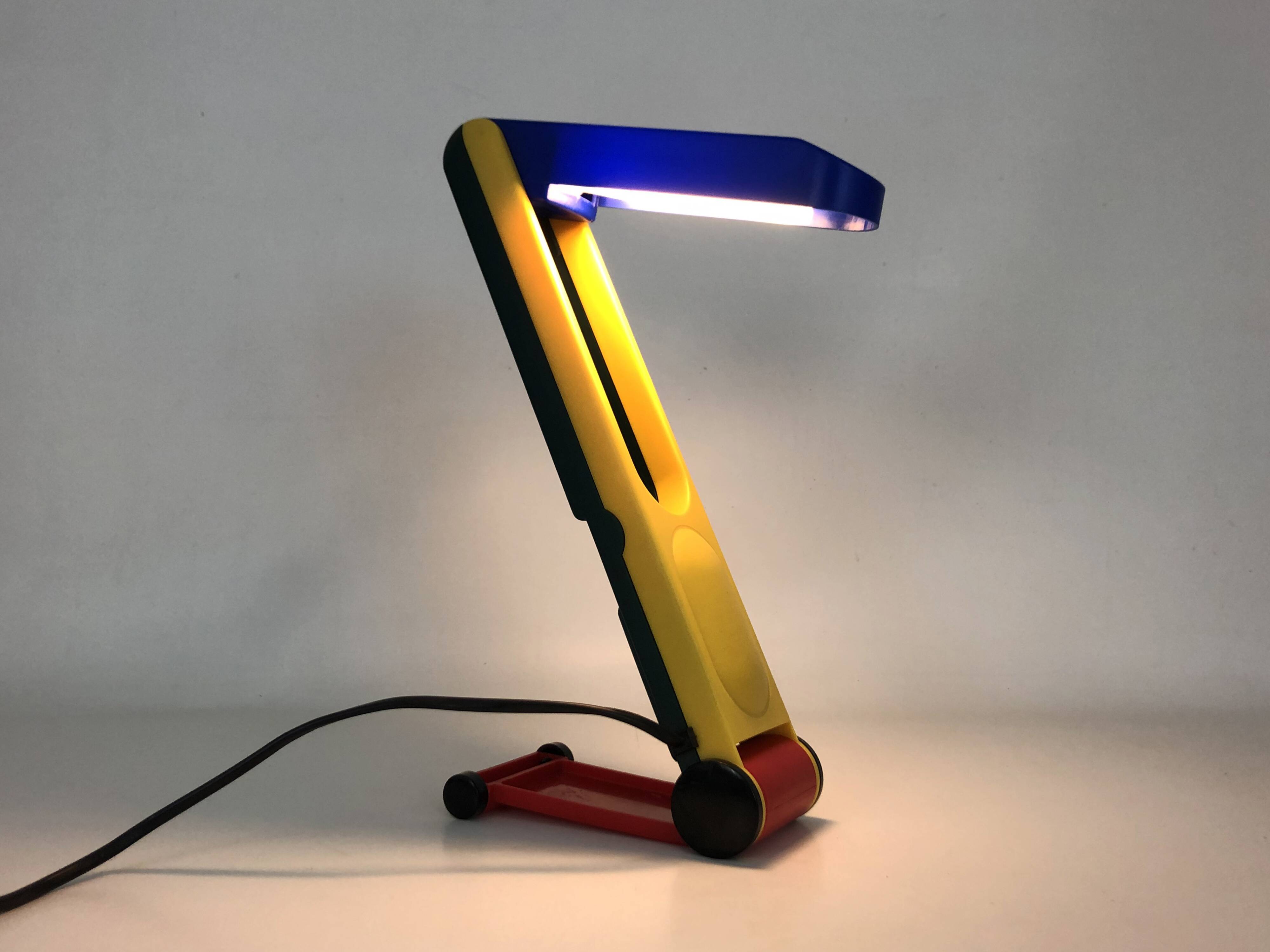 Lampe de bureau post-moderne par Benetton, Style Memphis Italie années 1980