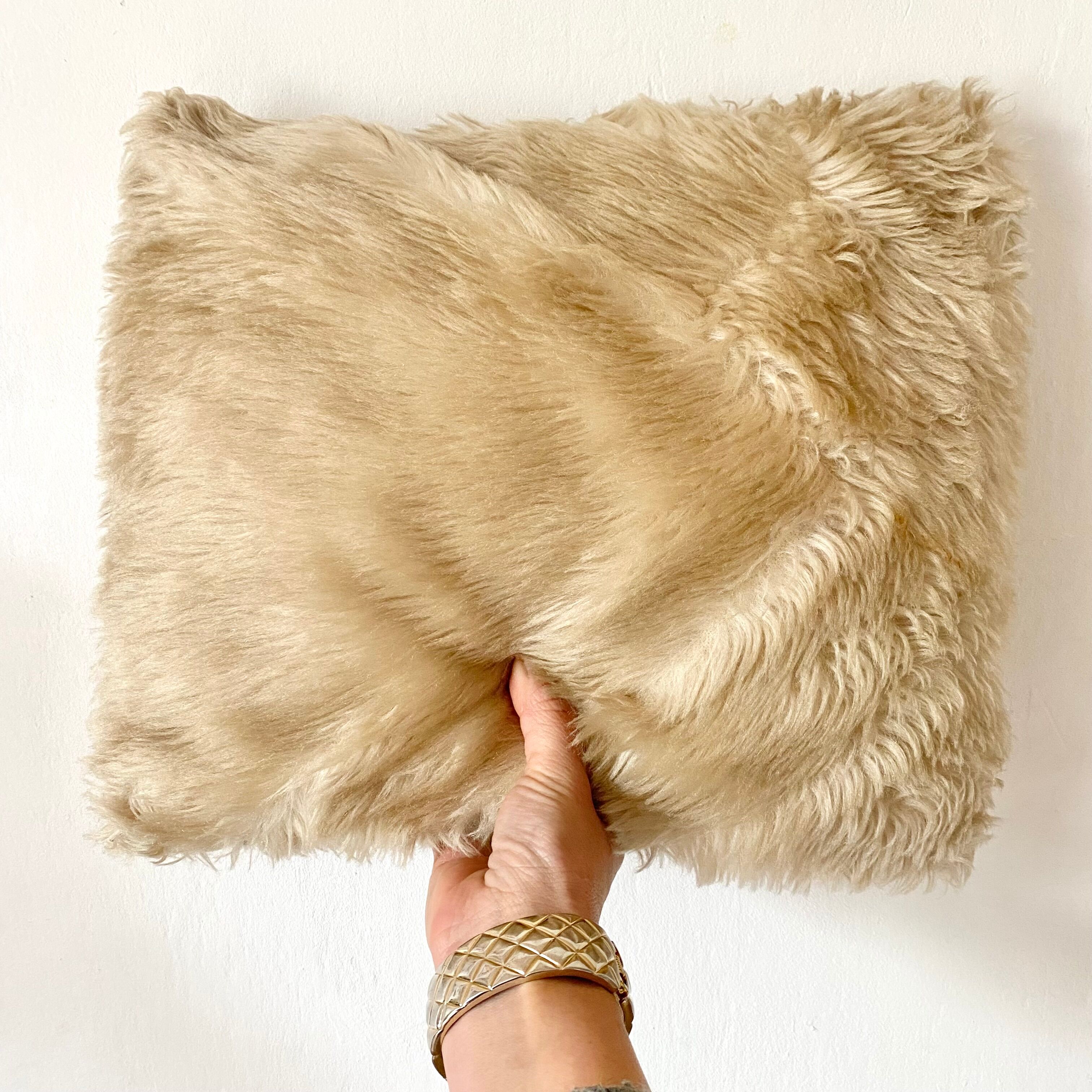 Coussin fourrure vintage années 70