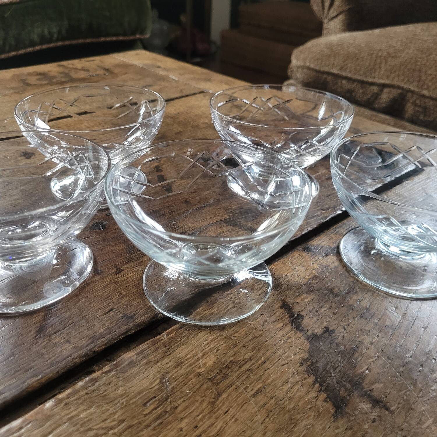 5 coupes à dessert en verre taillé, France années 60