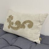 Cushion in vintage fabric with ornamentation