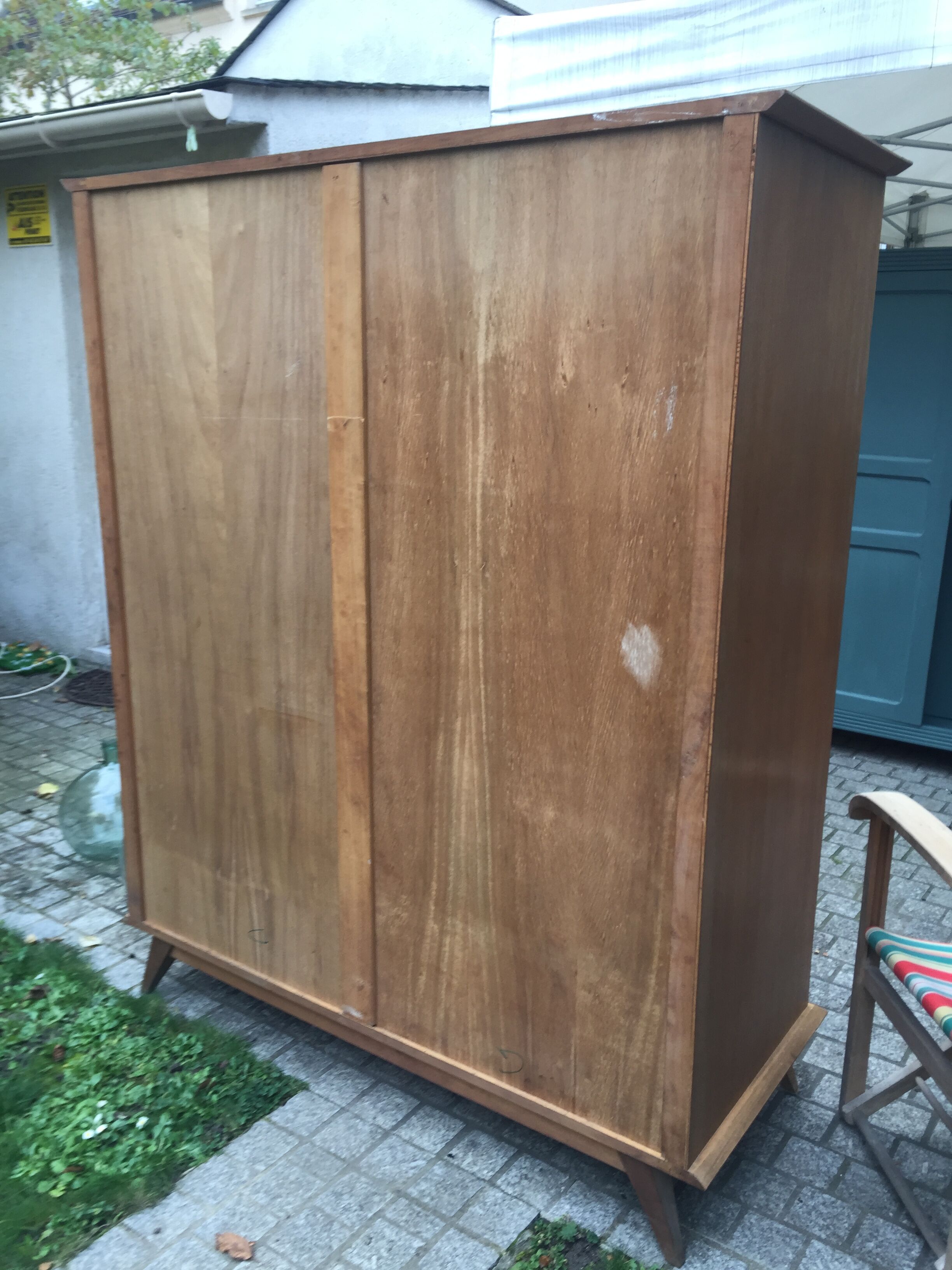 Armoire vintage 1950 pieds compas
