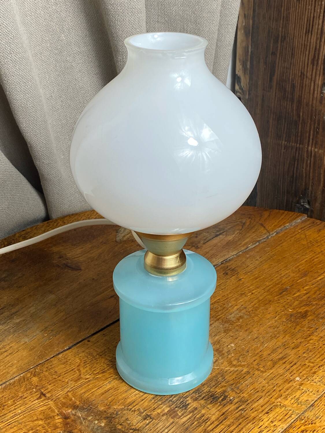 Lampe en opaline blanche et bleue 