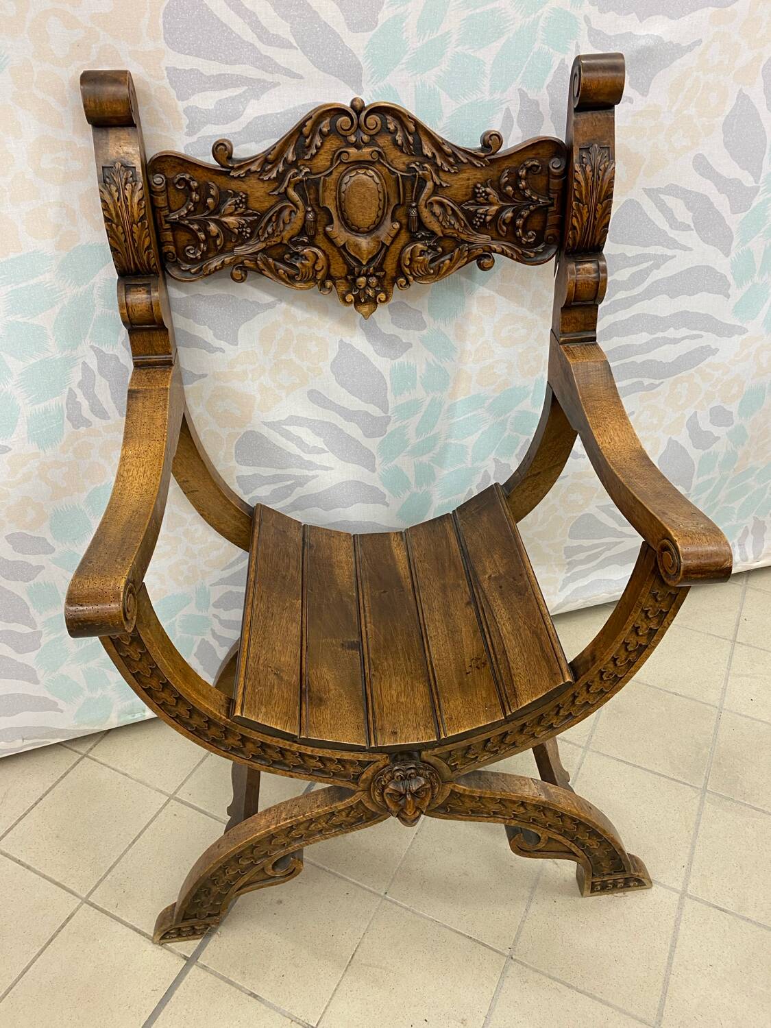 Dagobert armchair, 19th century walnut. Very good state.