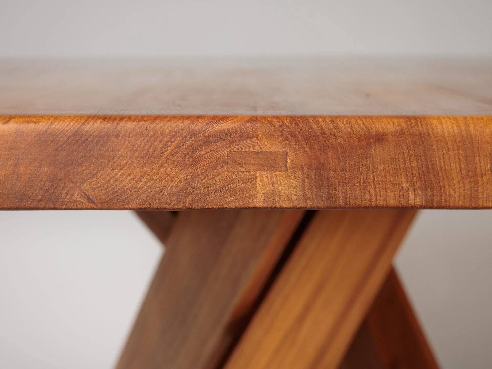 Table à manger T35b par Pierre Chapo