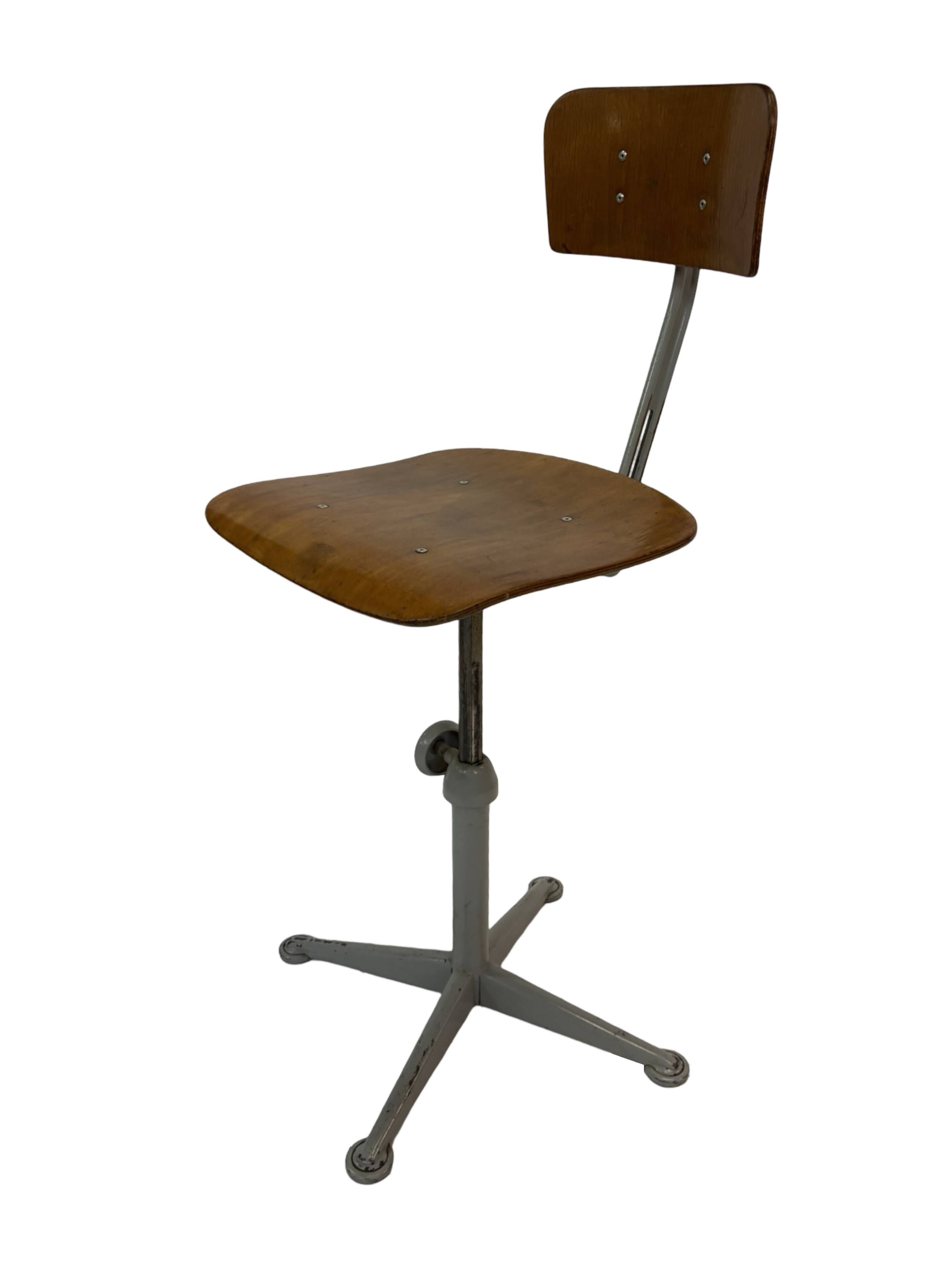 Vintage Friso Kramer chair from Ahrend de Cirkel dutch design